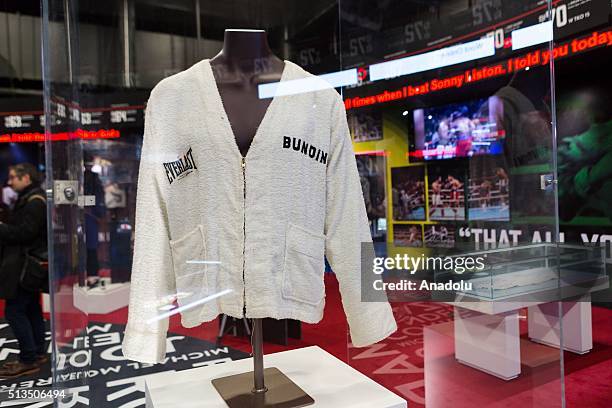 Boxer Robe Back 36 Boxing Robe Back Stock Photos, High-Res Pictures, and Images - Getty ...