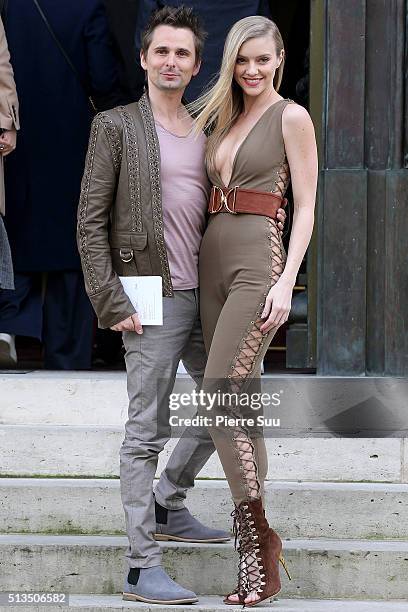 Matthew Bellamy and Elle Evans arrive at the Balmain show as part of the Paris Fashion Week Womenswear Fall/Winter 2016/2017 on March 3, 2016 in...