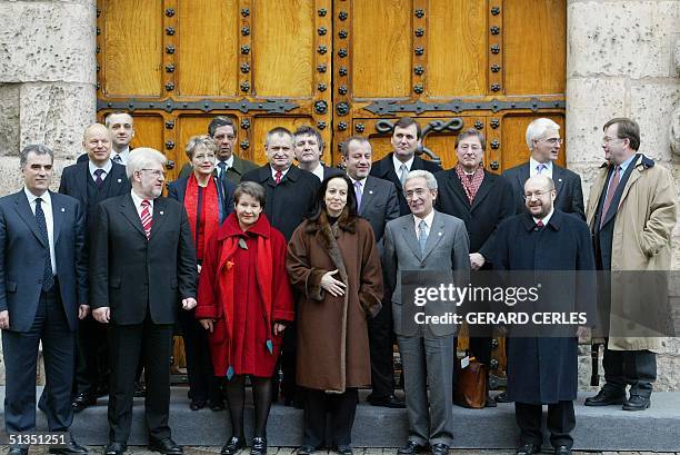 European ministers pose for the Photo family of the informal Meeting of ministers for Employment and Social Policy this 19 january 2002 in Burgos. Fr...