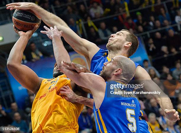 Sergey Monia, #12 of Khimki Moscow Region competes with Samardo Samuels, #23 of FC Barcelona Lassa and James Augustine, #5 of Khimki Moscow Region...