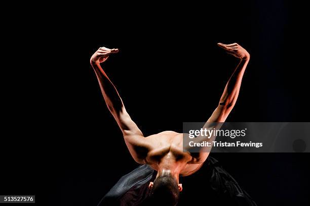 Akram Khan Photos And Premium High Res Pictures Getty Images akram-khan-photos-and-premium-high-res-pictures-getty-images