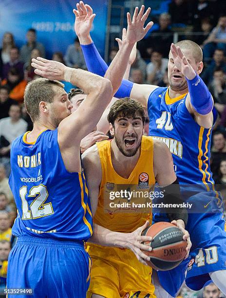 Ante Tomic, #44 of FC Barcelona Lassa competes with Sergey Monia, #12 of Khimki Moscow Region and Paul Davis, #40 of Khimki Moscow Region during the...