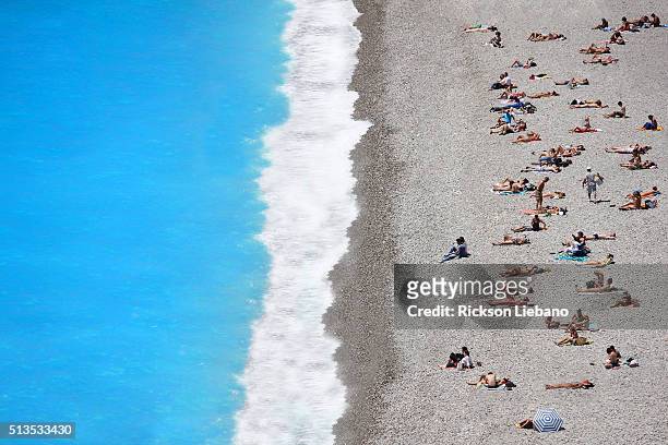 crowded beach in nice, france - south of france stock-fotos und bilder