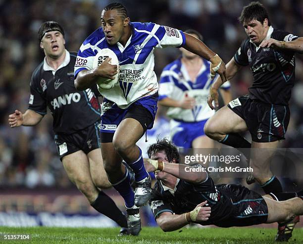 Roy Asotasi of the Bulldogs makes a break during the NRL preliminary final match between the Penrith Panthers and the Bulldogs played at Aussie...