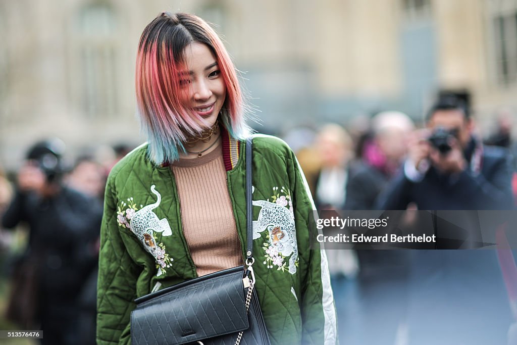 Street Style -Paris Fashion Week : Day Three - Womenswear Fall Winter 2016/2017