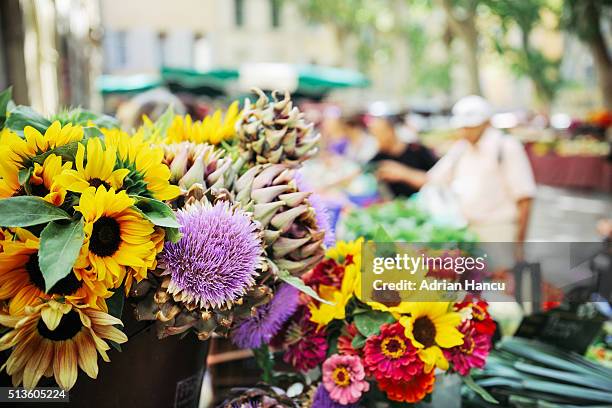 display of various flowers on market stall - aix en provence imagens e fotografias de stock