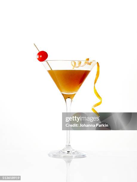 manhatten martini cocktail - martini glass stock pictures, royalty-free photos & images