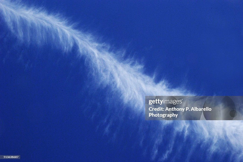 Feathery cirrostratus cloud