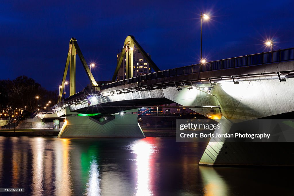 Flößerbrücke at night, Frankfurt am Main