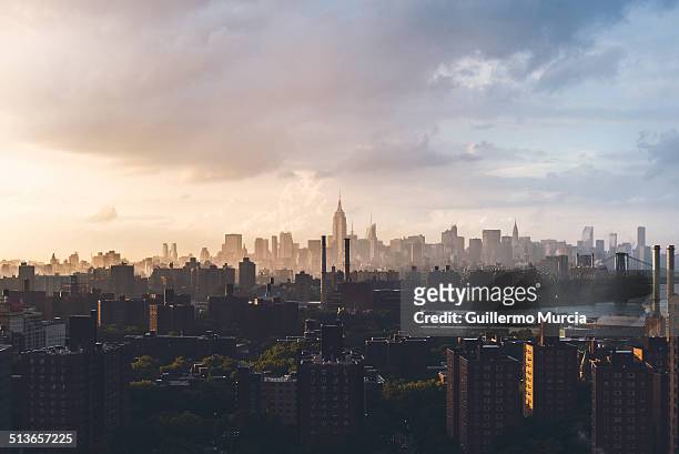 manhattan skyline - brooklyn new york foto e immagini stock