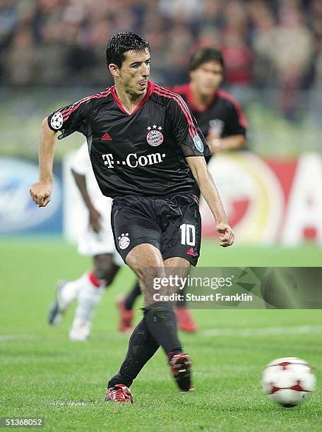 361 Roy Makaay Bayern Munich Away 2004 Stock Photos High Res Pictures 361-roy-makaay-bayern-munich-away-2004-stock-photos-high-res-pictures
