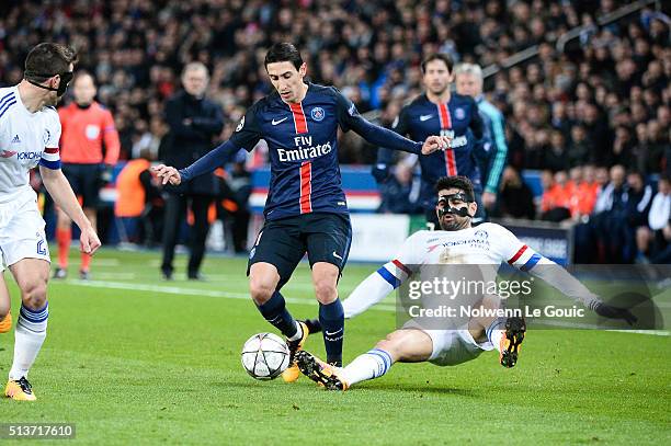 Angel DI MARIA of PSG and Diego COSTA of Chelsea during the UEFA Champions League round of 16 first leg match between Paris Saint-Germain and Chelsea...