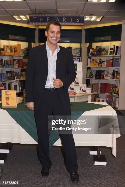 Bill Rancic Apprentice 16 Bill Rancic Signs Copies Of Youre Hired Stock Photos, High-Res ...