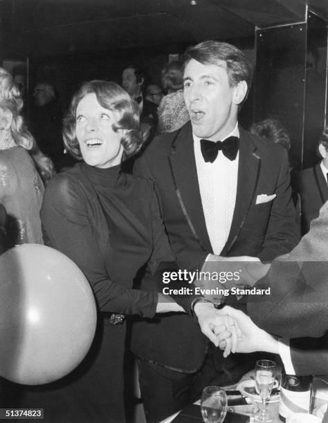 Maggie Smith and her husband Robert Stephens lead the singing of 'Auld Lang Syne' at a New Year's Eve party, 1st January 1973.