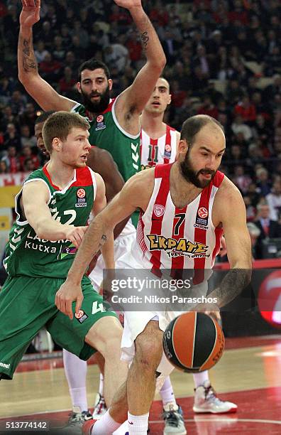 Vassilis Spanoulis, #7 of Olympiacos Piraeus in action during the 2015-2016 Turkish Airlines Euroleague Basketball Top 16 Round 9 game between...