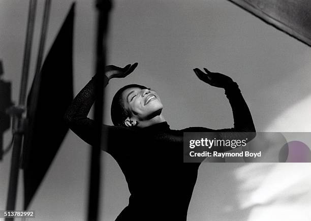 Singer Stephanie Mills performs during a video shoot in Chicago, Illinois in 1992.