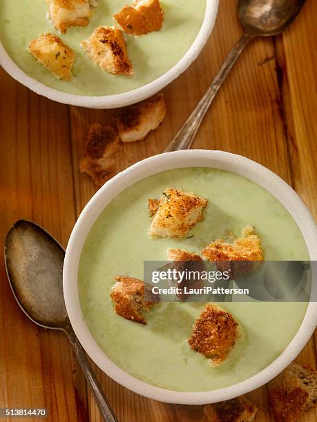 creamy cucumber soup with croutons - cucumber pea soup stock pictures, royalty-free photos & images
