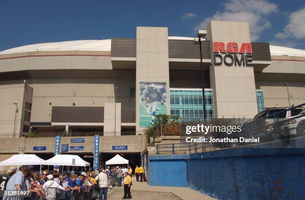 General view outside the RCA Dome before the game between the Green Bay Packers and the Indianapolis Colts on September 26, 2004 in Indianapolis,...