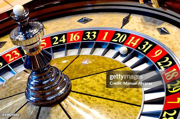 Raffles Roullette Roulette Wheel Close Up Photos and Premium High Res Pictures - Getty Images