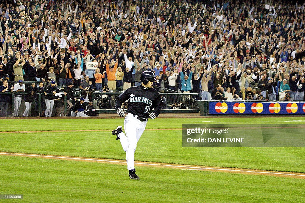 Seattle Mariner Ichiro Suzuki runs as th