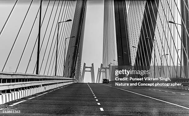 bandra worli sea link - mumbai bridge fotografías e imágenes de stock