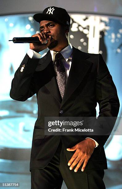 Rapper Nas performs onstage at the VH1 Hip Hop Honors at the Hammerstein Ballroom October 3, 2004 in New York City.