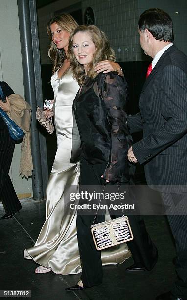 Model Gisele Bundchen arrives with her parents at the "Taxi" film premiere, featuring a taxi cab drive-in, at the Jacob Javits Center October 3, 2004...