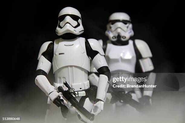 storia di stormtrooping - stormtrooper star wars foto e immagini stock