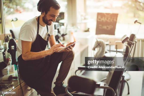 la tecnologia per il mio business - barbiere foto e immagini stock