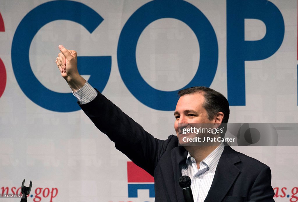 GOP Presidential Candidate Ted Cruz Campaigns In Kansas On Day Of State's Caucus