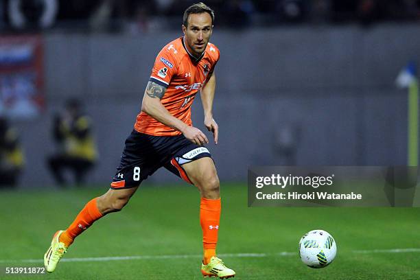 Dragan Mrdja of Omiya Ardija in action during the J.League match between Omiya Ardija and Kashiwa Reysol at the Nack 5 Stadium Omiya on March 5, 2016...