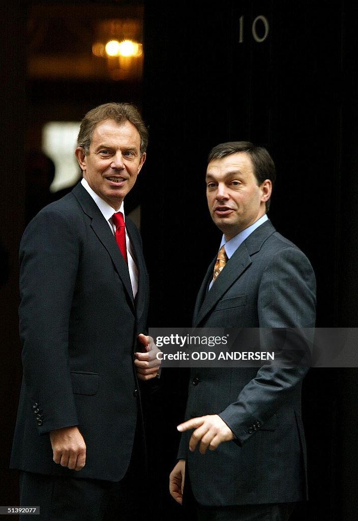 British Prime Minister Tony Blair greets his Hungarian counterpart