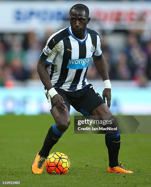 Moussa Sissoko of Newcastle United ontrols the ball during the Barclays Premier League match between Newcastle United and A.F.C. Bournemouth at St...
