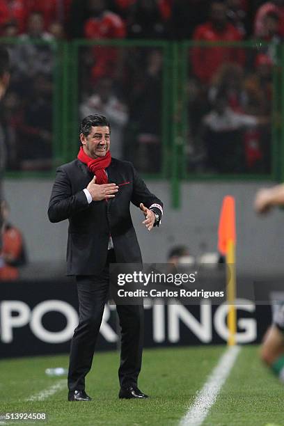 Benfica's coach Rui Vitoria during the match between Sporting CP and SL Benfica for the Portuguese Primeira Liga at Jose Alvalade Stadium on March...