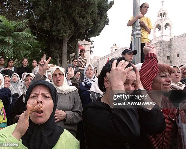 Ululating Definition Ululate Photos and Premium High Res Pictures - Getty Images
