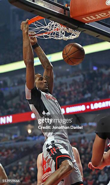 Trevor Ariza of the Houston Rockets dunks against the Chicago Bulls at the United Center on March 5, 2016 in Chicago, Illinois. NOTE TO USER: User...