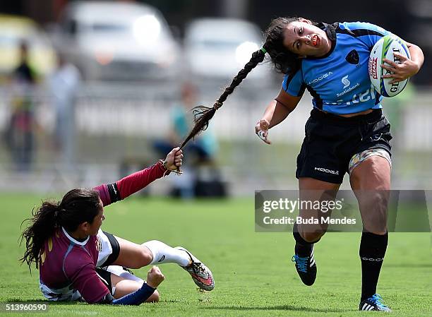 Maryoly Gamez of Venezuela battles for the ball against Victoria Rios of Uruguay during the International Womens Rugby Sevens - Aquece Rio Test Event...