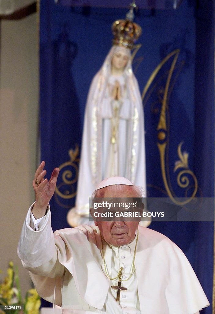 Pope John Paul II blesses the pilgrims in the Chap