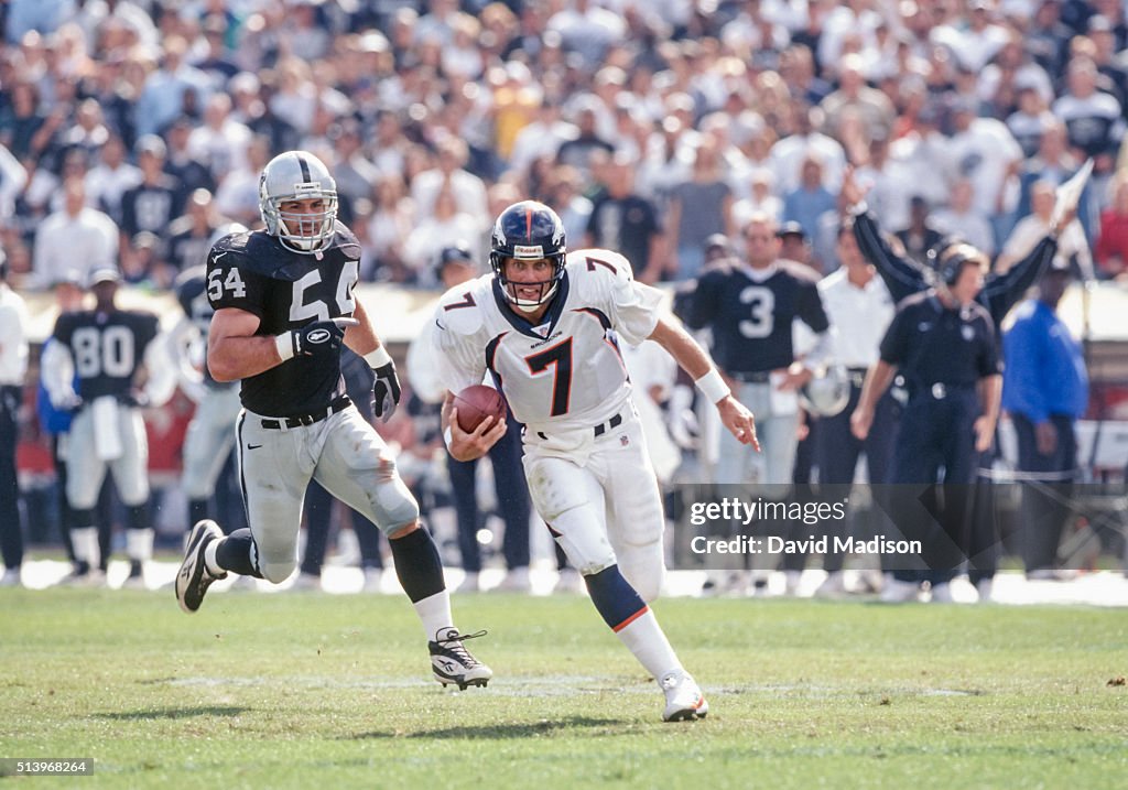 Denver Broncos v Oakland Raiders