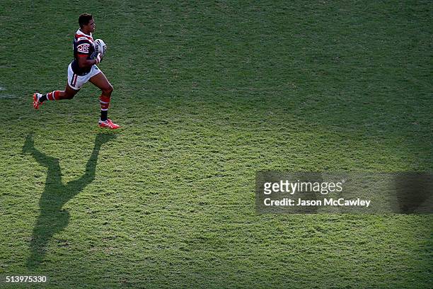 Latrell Mitchell of the Roosters runs the ball during the round one NRL match between the Sydney Roosters and the South Sydney Rabbitohs at Allianz...