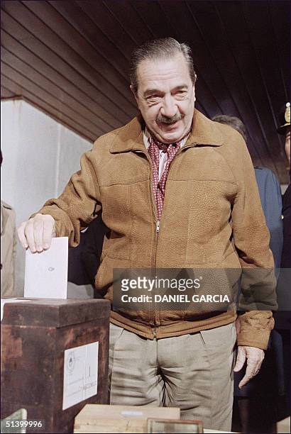 Argentine President Raul Alfonsin votes, 06 September 1987, in a school in Chascomus. Argentinians vote for the third time in the last four years to...