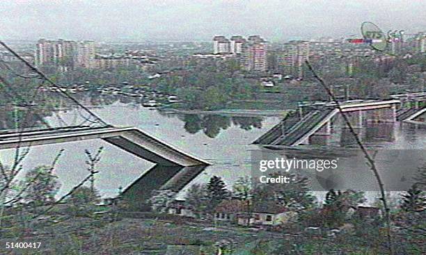 Picture taken on the Serbian TV 04 April 1999 showing a bridge over the Danube in Novi Sad, in northern Serbia some 70 km north of Belgrade, which...