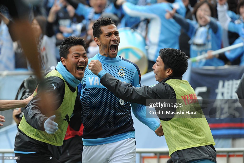 Urawa Red Diamonds v Jubilo Iwata - J.League