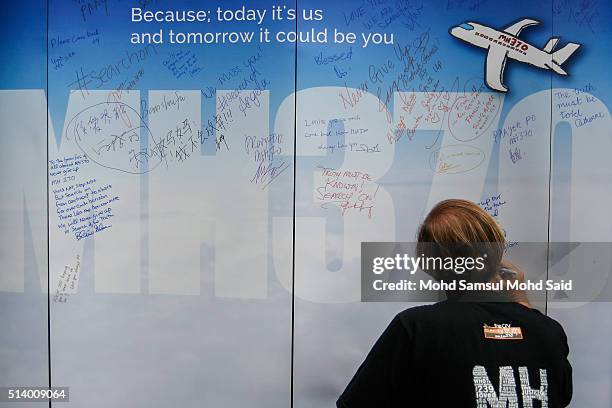 American adventurer Blaine Gibson writes a message of hope for passengers of missing Malaysia Airlines Flight MH370 during the remembrance event for...