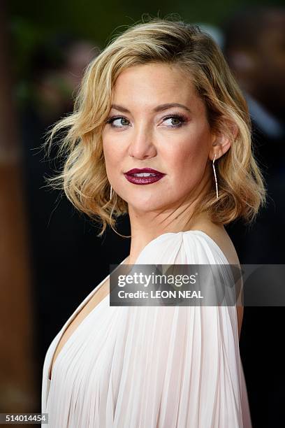 Actress Kate Hudson poses for photographers as she arrives for the European premiere of Kung Fu Panda 3 in London on March 6, 2016. / AFP / LEON NEAL