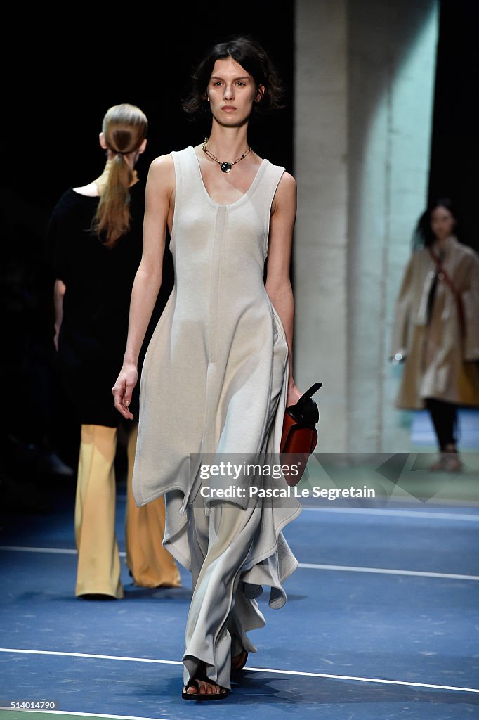 Celine : Runway - Paris Fashion Week Womenswear Fall/Winter 2016/2017