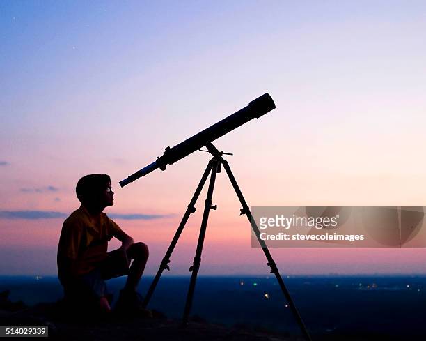 telescopio - telescopio astronómico fotografías e imágenes de stock
