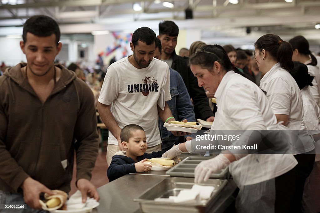 Berliner Stadtmission Charity Celebrates 139th Anniversary With Refugees At Shelter