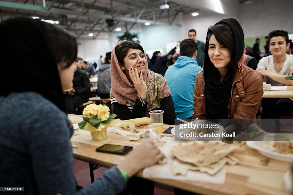 Berliner Stadtmission Charity Celebrates 139th Anniversary With Refugees At Shelter