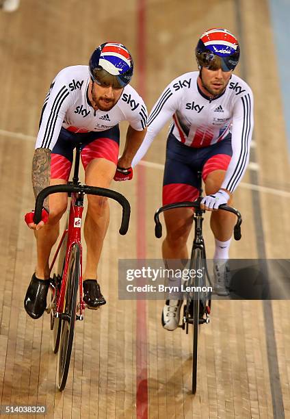 Mark Cavendish of Great Britain hand slings team mate Sir Bradley Wiggins during the Madison Final during Day Five of the UCI Track Cycling World...